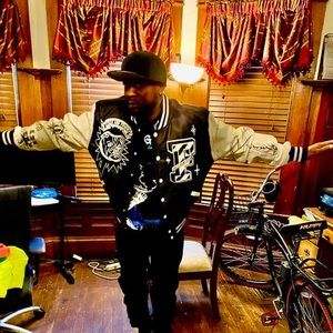 Meet your Posher, Compton